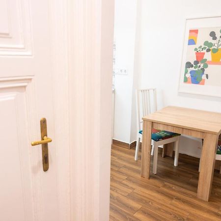 Cozy & Quiet Apartment Near Kiraly Street Free Parking, Ac, Perfect For 4 Guests! Budapest Luaran gambar