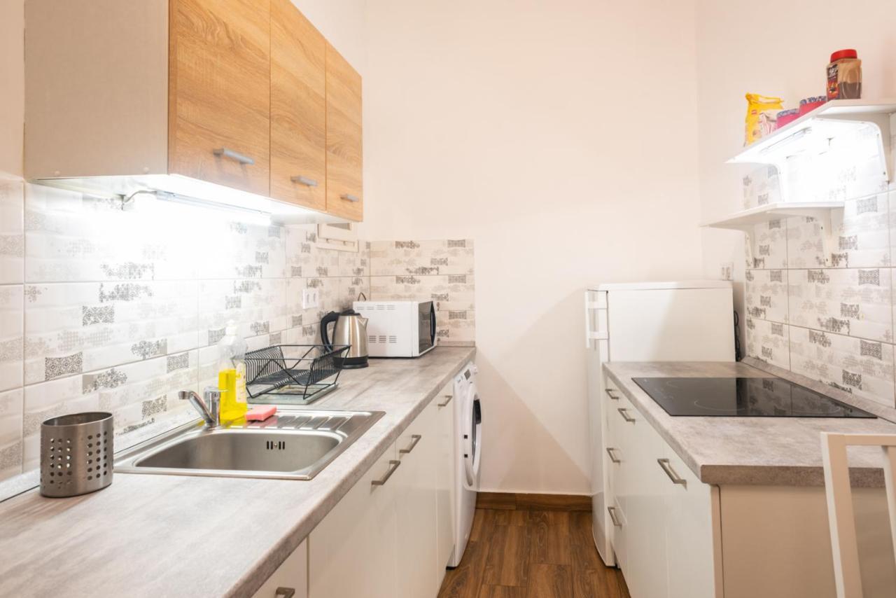 Cozy & Quiet Apartment Near Kiraly Street Free Parking, Ac, Perfect For 4 Guests! Budapest Luaran gambar