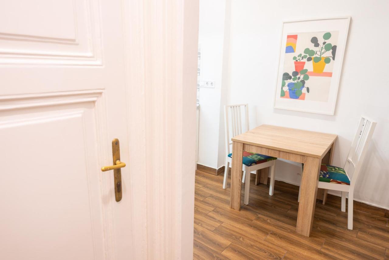 Cozy & Quiet Apartment Near Kiraly Street Free Parking, Ac, Perfect For 4 Guests! Budapest Luaran gambar