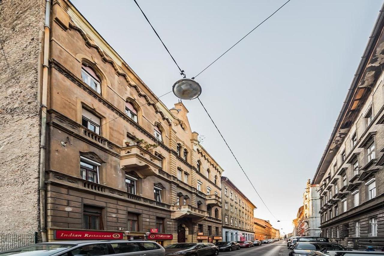 Cozy & Quiet Apartment Near Kiraly Street Free Parking, Ac, Perfect For 4 Guests! Budapest Luaran gambar